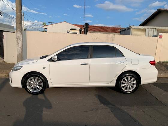 TOYOTA COROLLA 2.0 ALTIS 16V FLEX 4P AUTOMÁTICO TOYOTA COROLLA 2.0 ALTIS 16V FLEX 4P AUTOMÁTICO